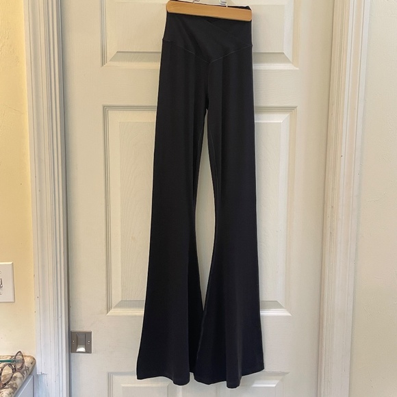 Offline by Aerie Real Me super flare high rise black legging crossover waist - Picture 2 of 10